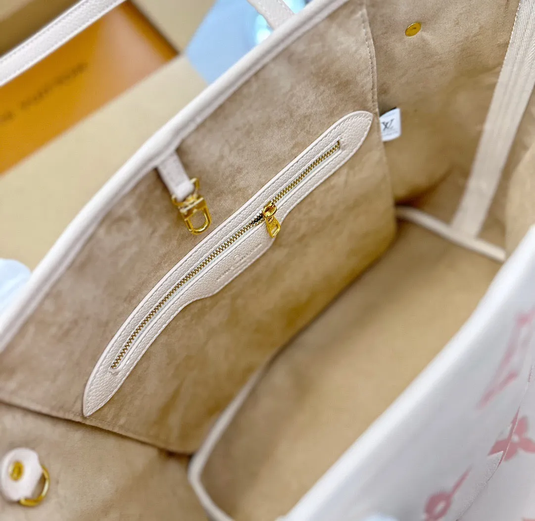 LB777 Neverfull MM / 12.2 x 11 x 5.5 inches