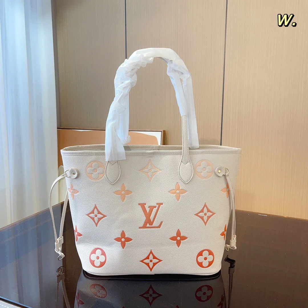 LB812 Neverfull MM / 12.2 x 11 x 5.5 inches