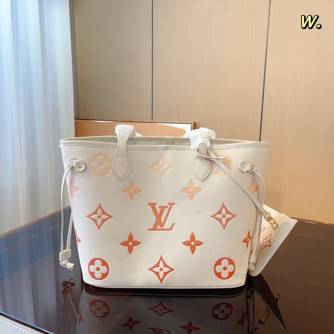 LB812 Neverfull MM / 12.2 x 11 x 5.5 inches