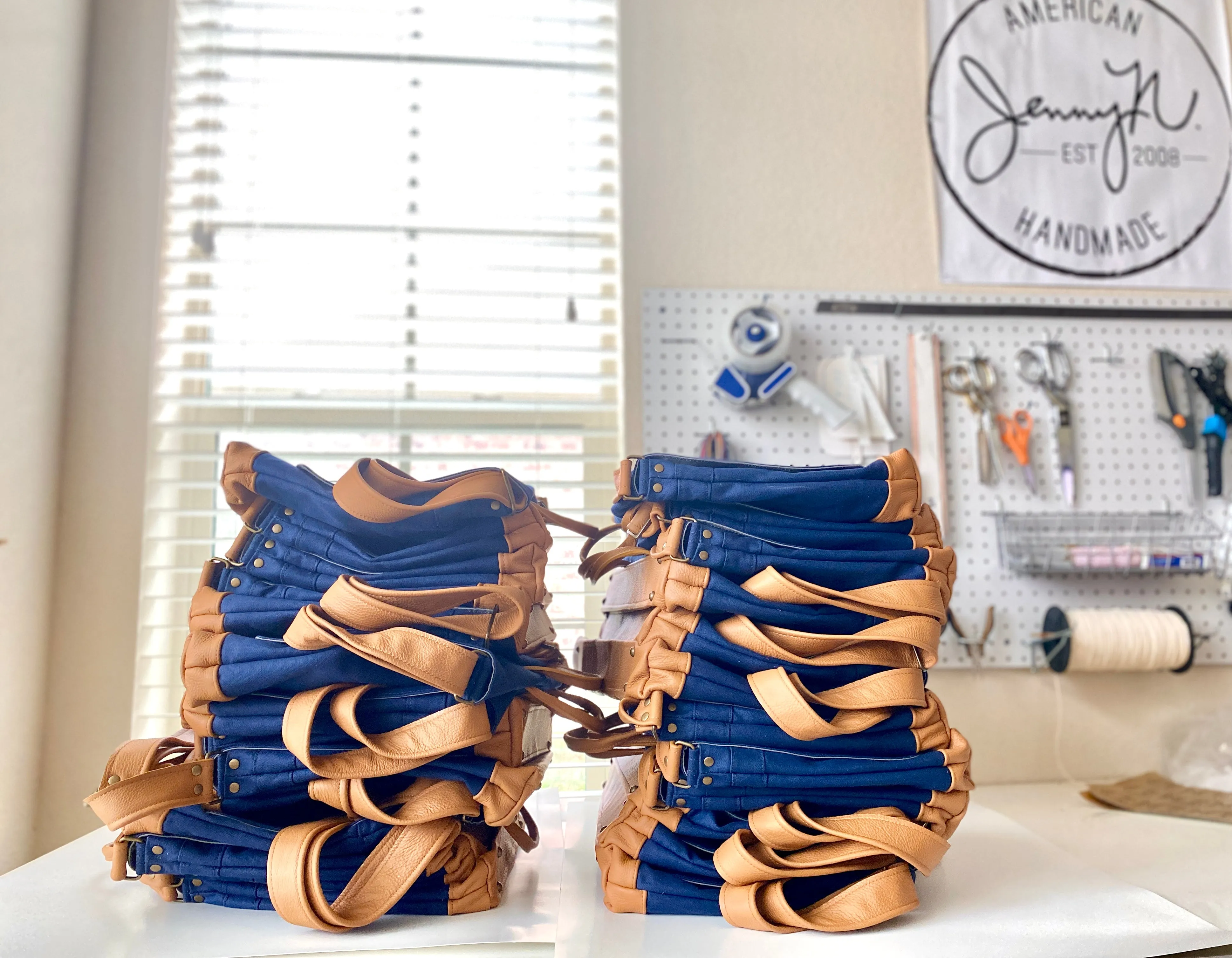 Messenger Mini in Navy Canvas, Camel