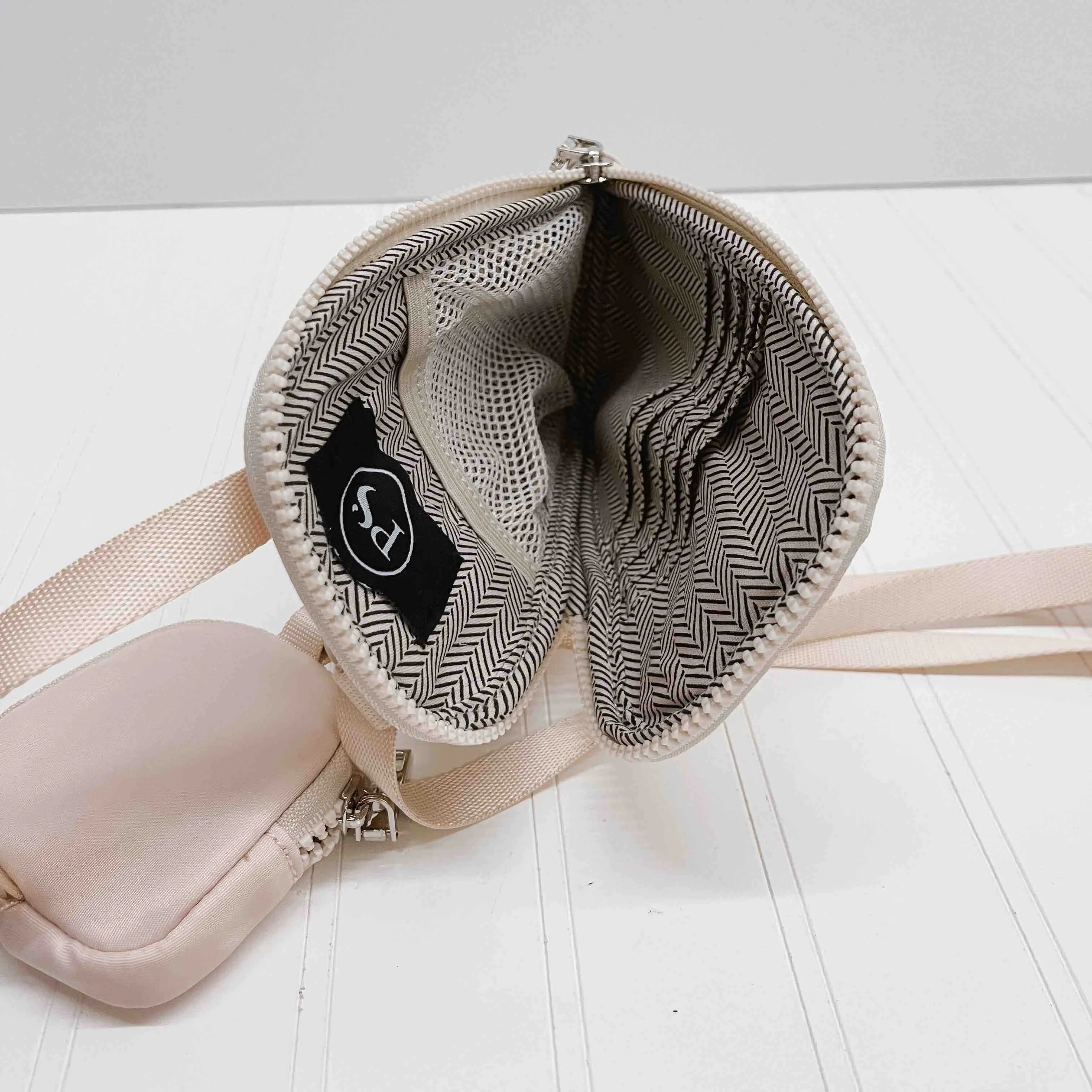 Nessa Nylon Crossbody Phone Bag (Black)