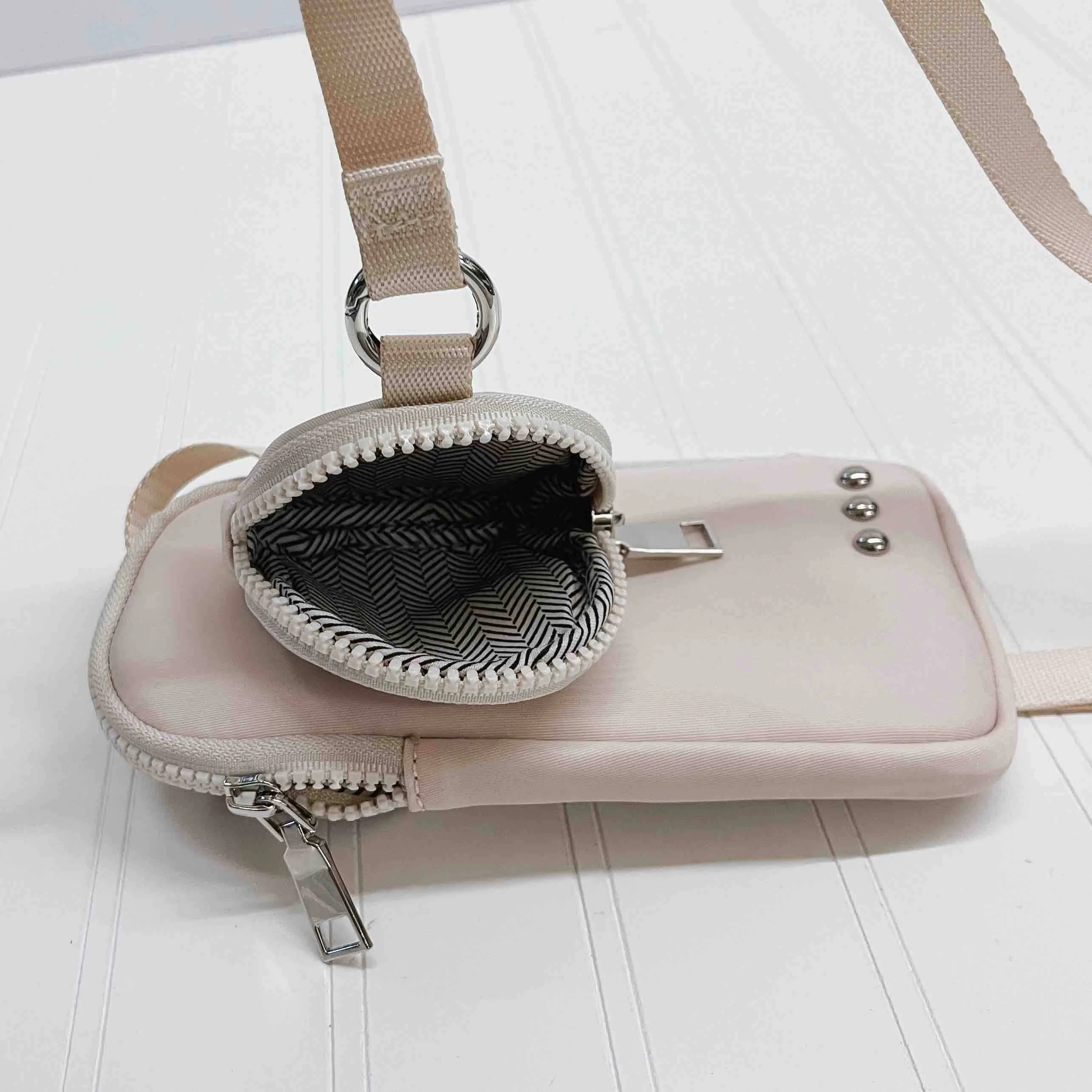 Nessa Nylon Crossbody Phone Bag (Black)