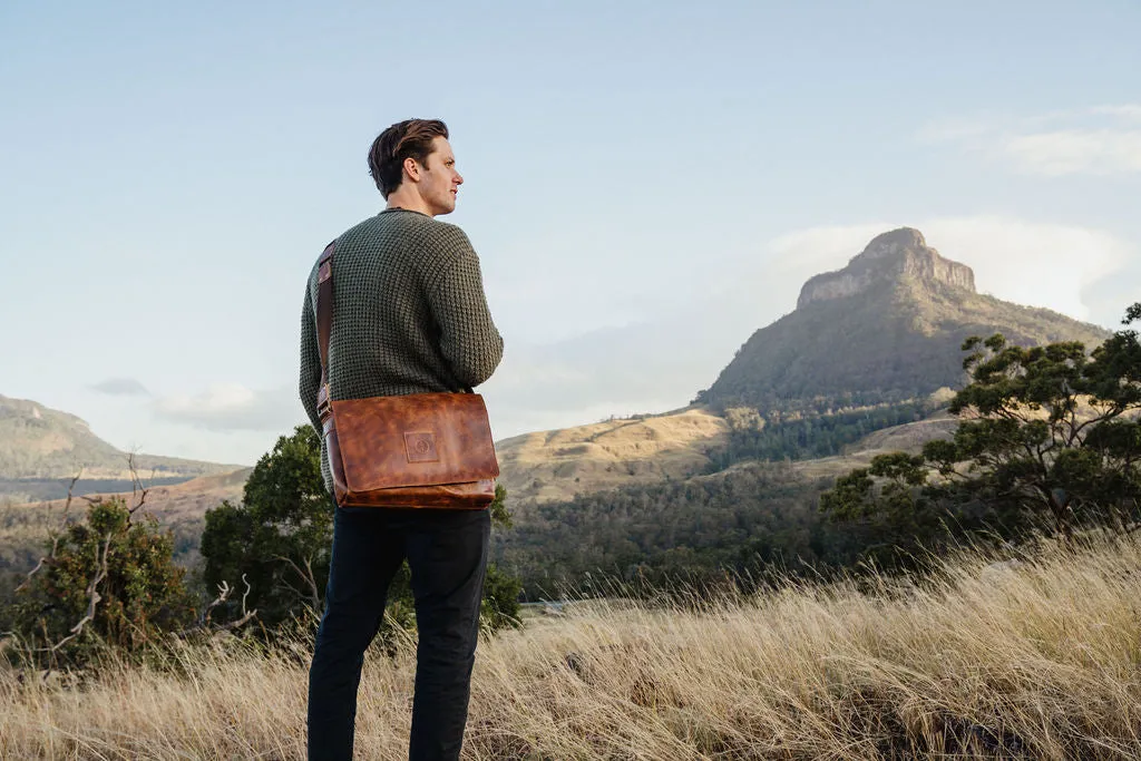 Soldier 15 inch - Men's Leather Messenger Bag in Crazy Horse Tan